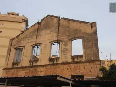 La facciata a capanna dell'ex filanda